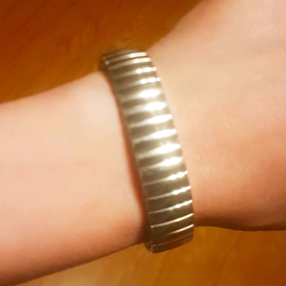 β Metal Water Resistant Watch - Picture 3 of 4